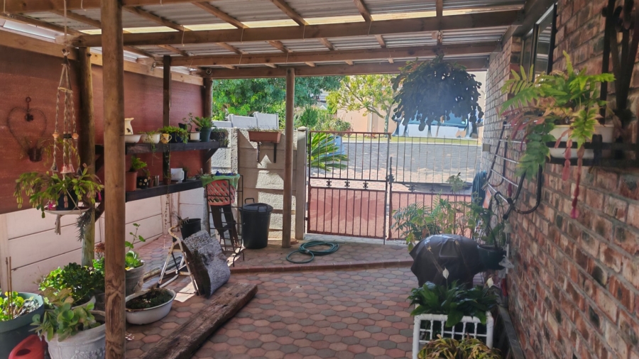3 Bedroom Property for Sale in Fraaiuitsig Western Cape